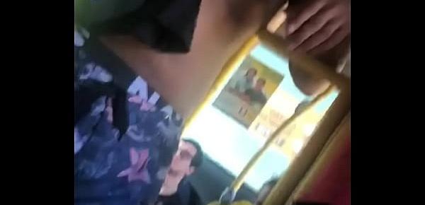  Flagra Novinho pretinho da mala enorme no ônibus Rio de Janeiro
